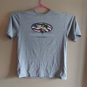 Bass pro shops t-shirt size large